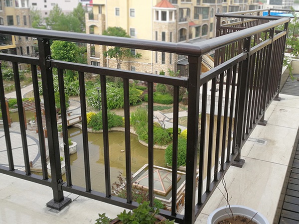 樓頂陽(yáng)臺(tái)護(hù)欄 樓頂陽(yáng)臺(tái)護(hù)欄