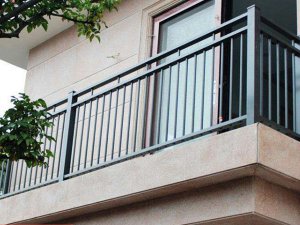 陽臺(tái)圍欄多少錢一米? 陽臺(tái)圍欄多少錢一米?