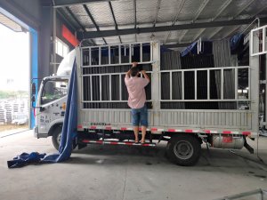 金用護欄2020年7月27日鋁合金百葉窗裝車發(fā)貨！