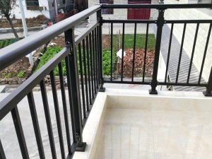 陽臺(tái)護(hù)欄種類分類