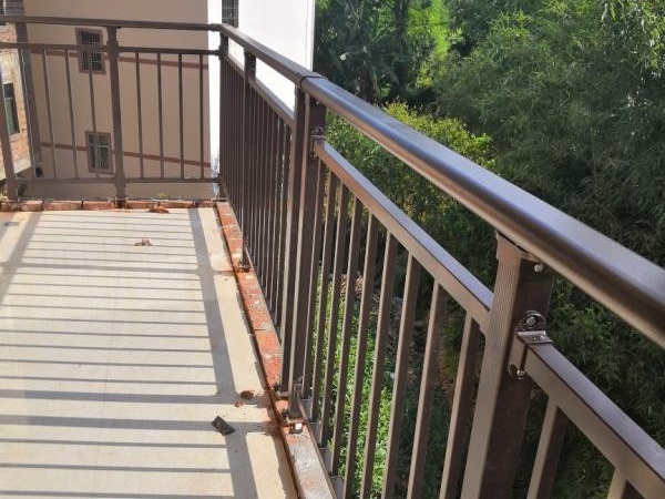 安徽鋅鋼護欄廠家地址在哪里？