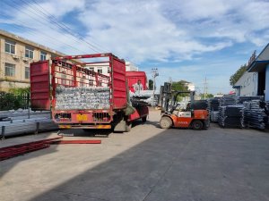 金用護(hù)欄2020年8月13日鋅鋼陽臺(tái)護(hù)欄裝車發(fā)貨！