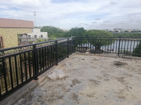 陽臺護(hù)欄定制定做注意事項(xiàng) 陽臺護(hù)欄定制定做注意事項(xiàng)