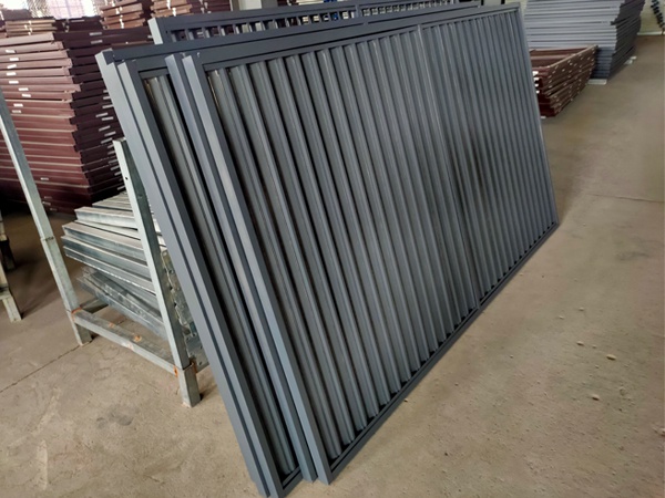 這兩種材料，做小區外墻百葉窗最適合！