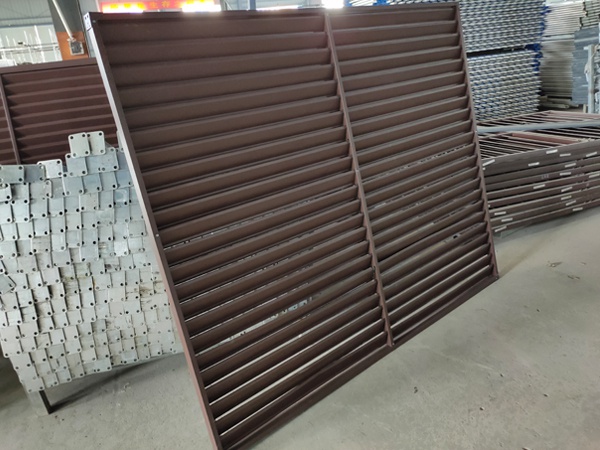 這兩種材料，做小區外墻百葉窗最適合！