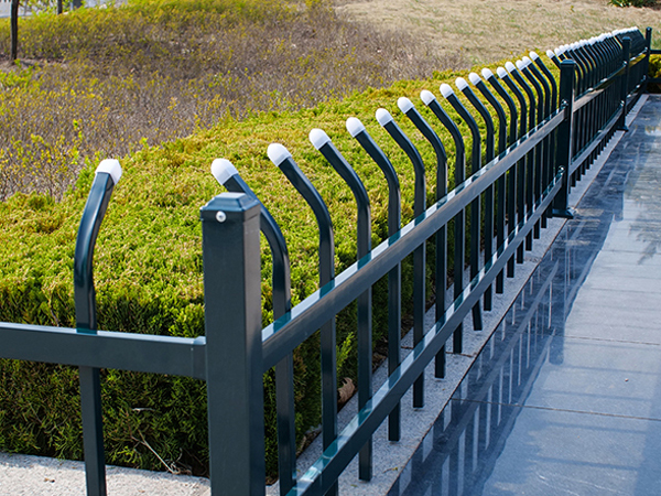 選擇鋅鋼柵欄廠家,這三點(diǎn)很重要! 選擇鋅鋼柵欄廠家,這三點(diǎn)很重要!