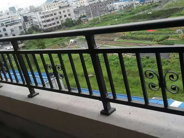 為什么大家喜歡采購鋅鋼陽臺護(hù)欄?原因在這里! 為什么大家喜歡采購鋅鋼陽臺護(hù)欄?原因在這里!