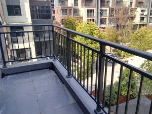 鋅鋼陽臺護欄廠家怎么選，這三點很重要！