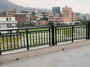 為什么建議大家選鋅鋼陽臺護(hù)欄而不選鐵藝或不銹鋼,原因在這里! 為什么建議大家選鋅鋼陽臺護(hù)欄而不選鐵藝或不銹鋼,原因在這里!