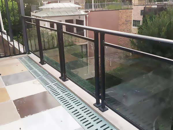 推薦2款陽臺護(hù)欄，定制價(jià)格不到60元一米！