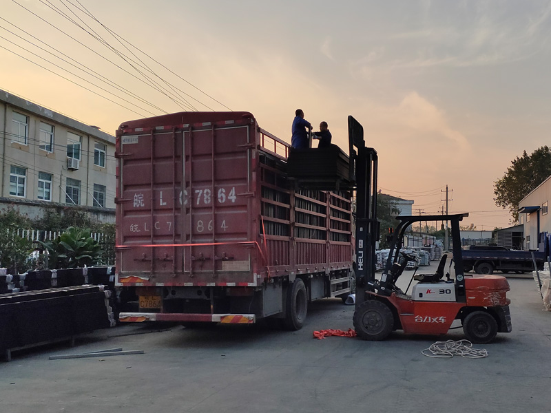 金用護欄2020年10月20日鋅鋼百葉窗發貨! 金用護欄2020年10月20日鋅鋼百葉窗發貨!