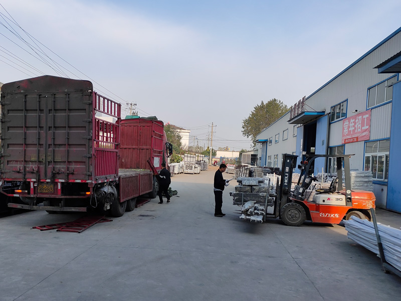 金用護(hù)欄2020年10月21日鋅鋼陽臺護(hù)欄裝車發(fā)貨! 金用護(hù)欄2020年10月21日鋅鋼陽臺護(hù)欄裝車發(fā)貨!