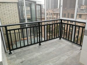 辨別鋅鋼護欄表面處理優(yōu)劣的方法有哪些？