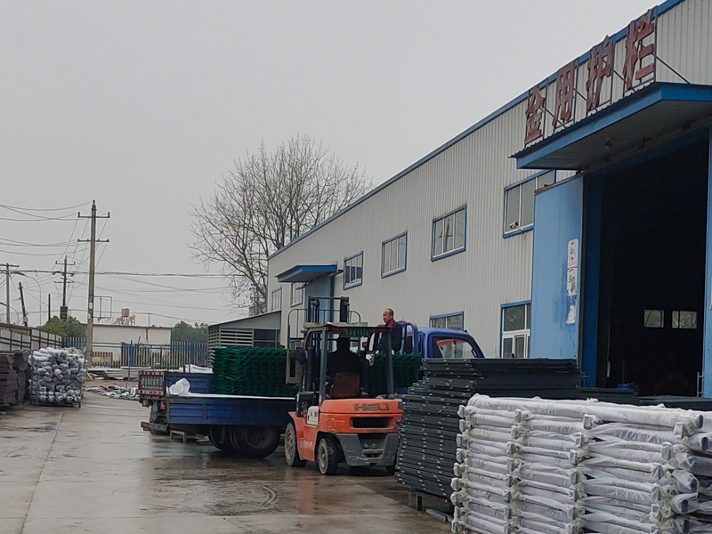 金用護欄2020年11月26日上午鋅鋼綠化護欄發貨！