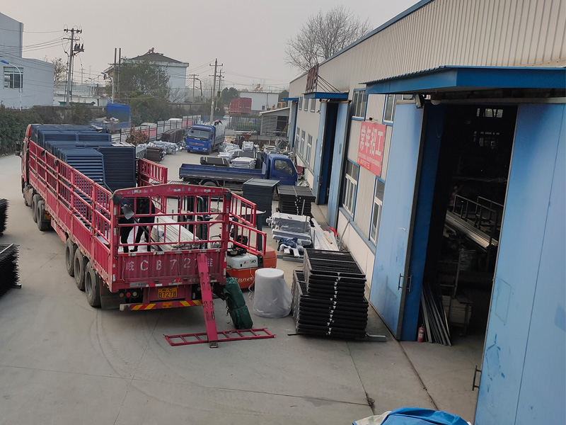 金用護欄2020年12月13日鋁合金百葉窗發貨! 金用護欄2020年12月13日鋁合金百葉窗發貨!