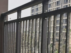 陽臺護(hù)欄定制多少錢一米？