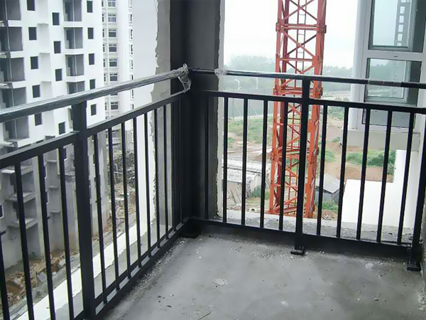 陽臺(tái)欄桿怎么選擇? 陽臺(tái)欄桿怎么選擇?