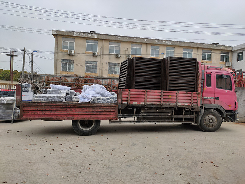 金用護欄2021年3月30日鋅鋼百葉窗發貨！