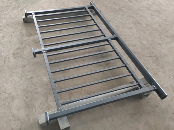 定做陽(yáng)臺(tái)護(hù)欄,這三條必須要了解! 定做陽(yáng)臺(tái)護(hù)欄,這三條必須要了解!