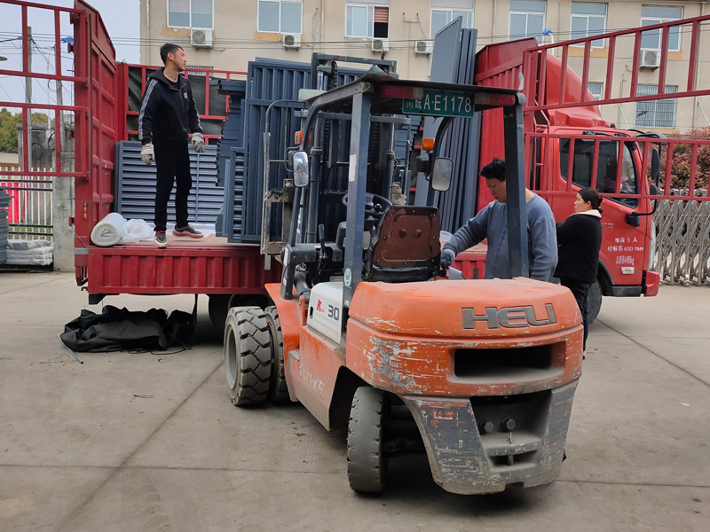 金用護(hù)欄2021年4月2日鋁合金百葉窗發(fā)貨！