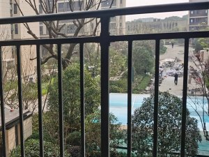 鋅鋼陽臺護欄和鐵藝陽臺護欄誰更值得選擇？