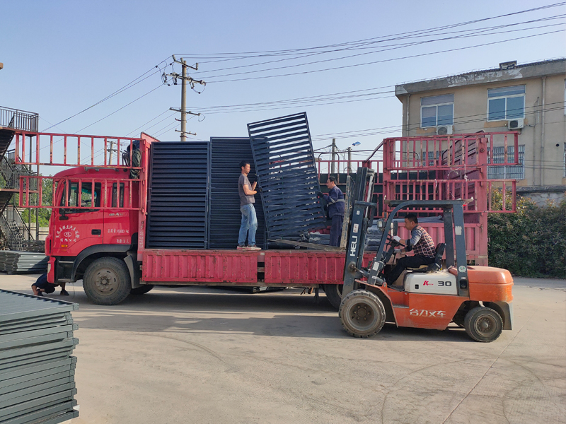 金用護欄2021年4月30日鋅鋼百葉窗發貨！