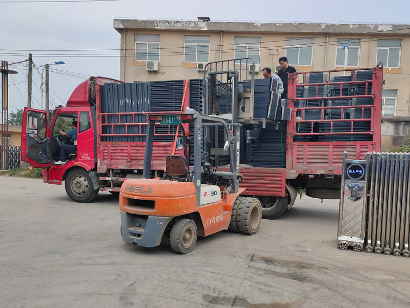 金用護(hù)欄2021年5月10日鋅鋼百葉窗發(fā)貨！