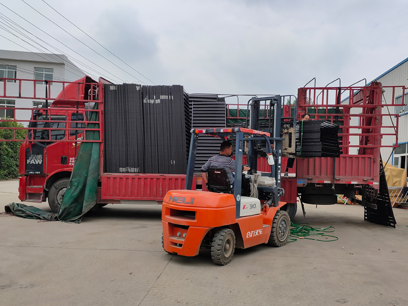 金用護欄2021年5月25日鋅鋼百葉窗發(fā)貨！