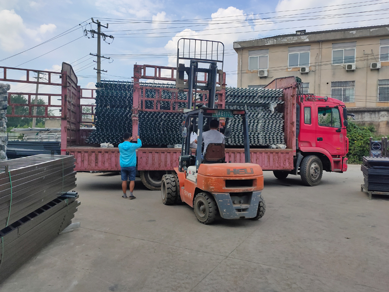 金用護(hù)欄2021年7月23日鋅鋼百葉窗發(fā)貨！