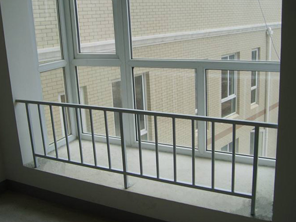 飄窗護(hù)欄廠家選擇時(shí)需要注意些什么? 飄窗護(hù)欄廠家選擇時(shí)需要注意些什么?