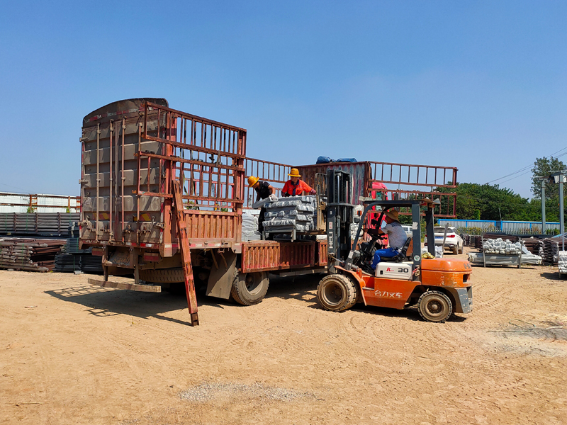  金用護(hù)欄2021年9月13日鋅鋼陽(yáng)臺(tái)護(hù)欄發(fā)貨！