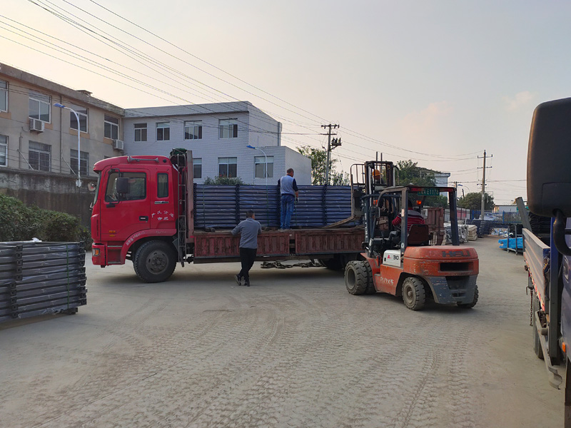 金用護(hù)欄2021年11月2日鋅鋼陽臺護(hù)欄發(fā)貨! 金用護(hù)欄2021年11月2日鋅鋼陽臺護(hù)欄發(fā)貨!