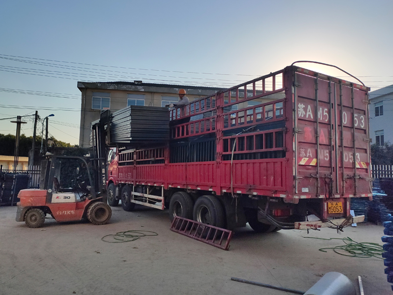 金用護欄2021年11月15日鋅鋼百葉窗發(fā)貨！