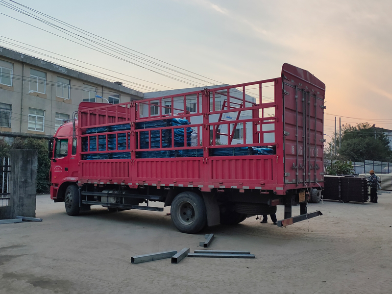 金用護(hù)欄2021年11月18日鋅鋼連廊護(hù)欄發(fā)貨! 金用護(hù)欄2021年11月18日鋅鋼連廊護(hù)欄發(fā)貨!