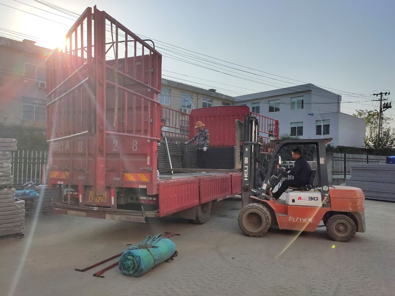 金用護欄2021年12月3日鋅鋼空調(diào)欄桿發(fā)貨！