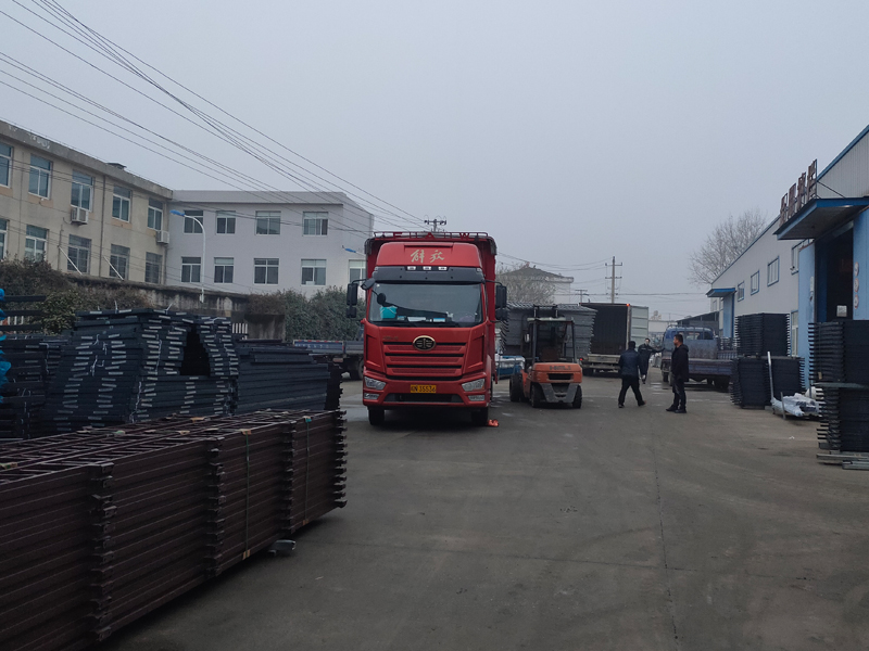 金用護(hù)欄2021年12月30日鋅鋼百葉窗裝車發(fā)貨! 金用護(hù)欄2021年12月30日鋅鋼百葉窗裝車發(fā)貨!