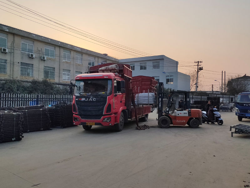 金用護欄2022年2月26日組裝式鋅鋼欄桿裝車發貨！