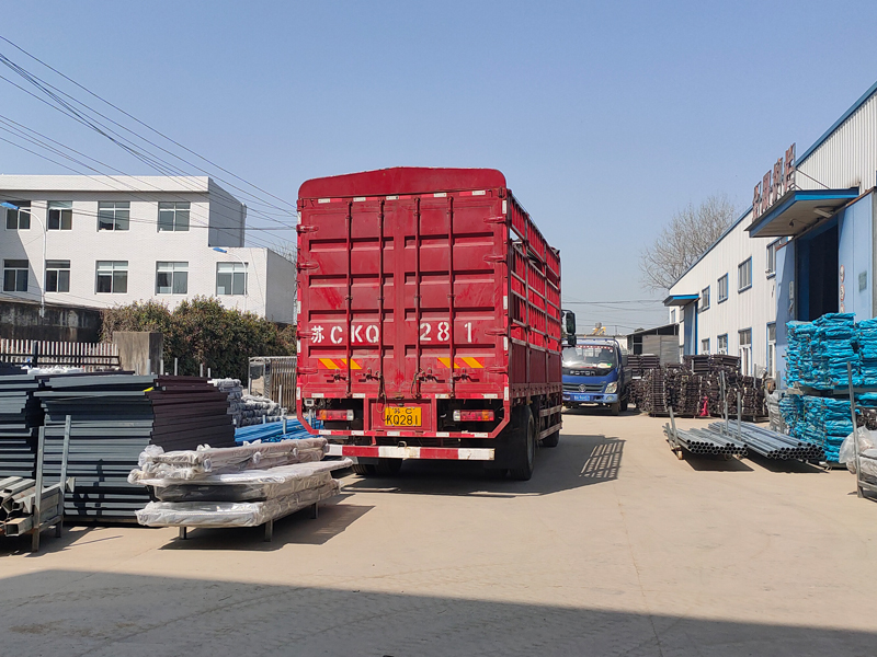 金用護(hù)欄2022年3月10日鋅鋼玻璃欄桿裝車發(fā)貨! 金用護(hù)欄2022年3月10日鋅鋼玻璃欄桿裝車發(fā)貨!