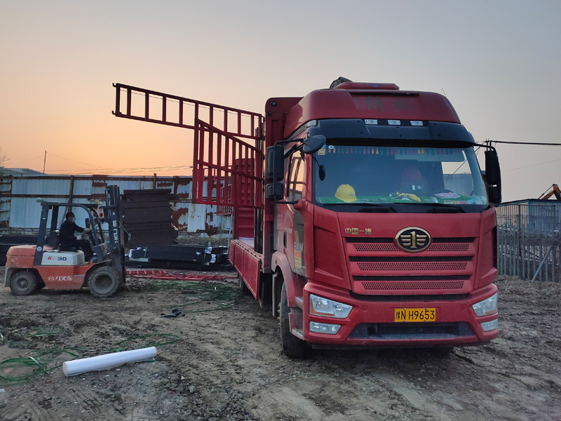 金用護(hù)欄2022年3月30日鋅鋼百葉窗裝車發(fā)貨! 金用護(hù)欄2022年3月30日鋅鋼百葉窗裝車發(fā)貨!