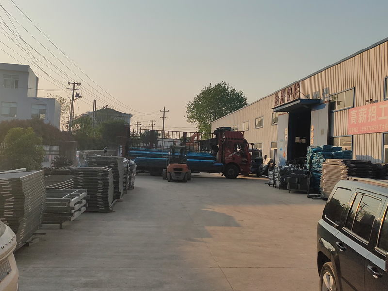 金用護欄2022年4月11日鋅鋼組裝欄桿裝車發貨! 金用護欄2022年4月11日鋅鋼組裝欄桿裝車發貨!