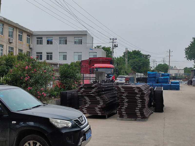 金用護(hù)欄2022年5月21日鋅鋼百葉窗裝車(chē)發(fā)貨！