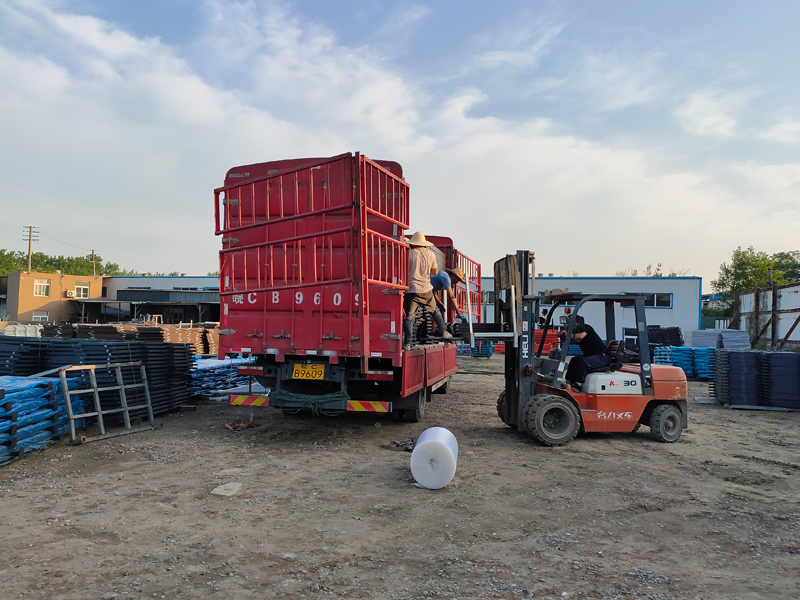 金用護欄2022年6月7日鋅鋼護窗欄桿裝車發貨！