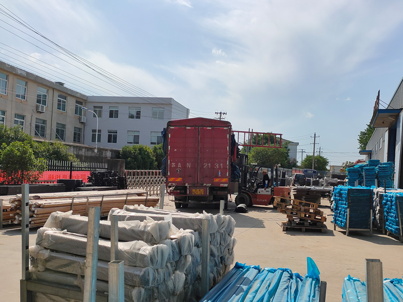 金用護欄2022年6月13日鋅鋼百葉窗裝車發貨！