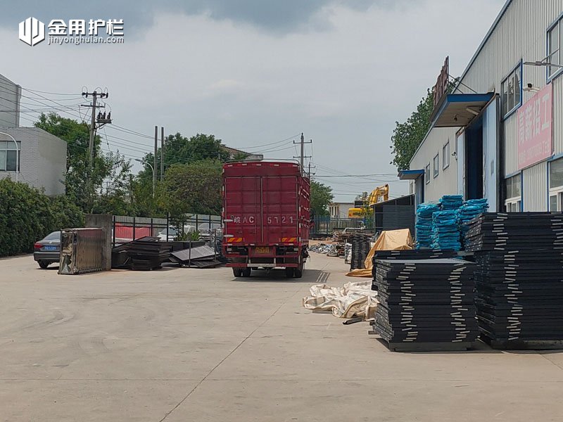 金用護欄2022年6月23日鋅鋼百葉窗裝車發貨! 金用護欄2022年6月23日鋅鋼百葉窗裝車發貨!