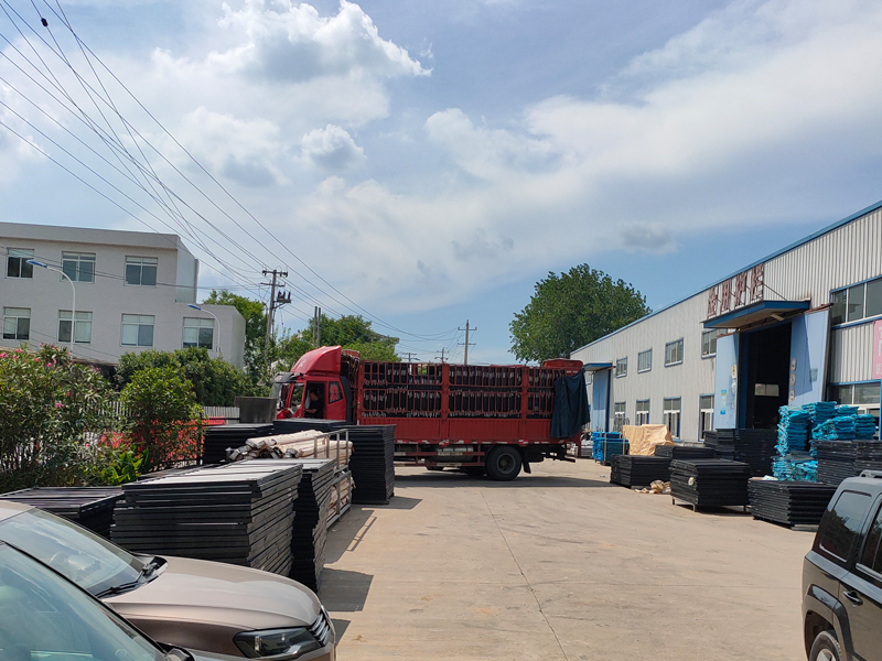 金用護欄2022年7月5日鋅鋼百葉窗裝車發貨！