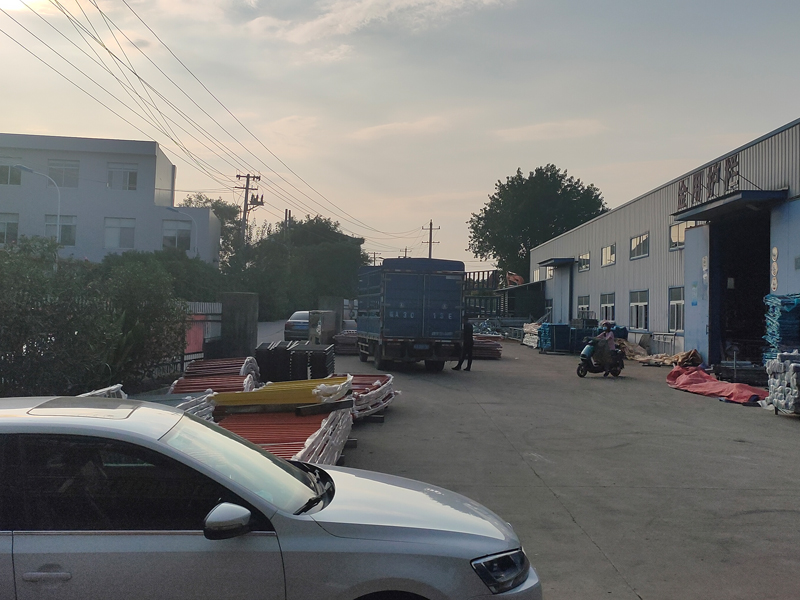 金用護欄2022年8月1日鋅鋼飄窗欄桿裝車發貨！