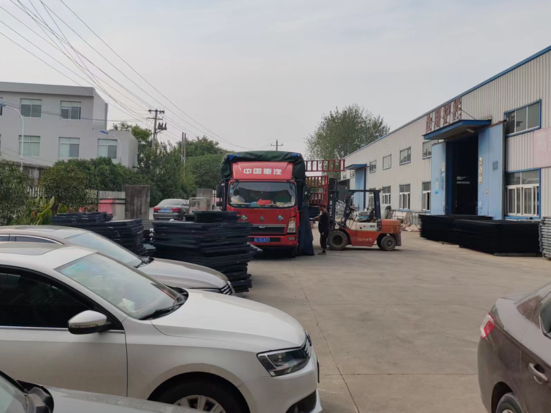 金用護(hù)欄2022年8月20日鋅鋼百葉窗裝車(chē)發(fā)貨! 金用護(hù)欄2022年8月20日鋅鋼百葉窗裝車(chē)發(fā)貨!