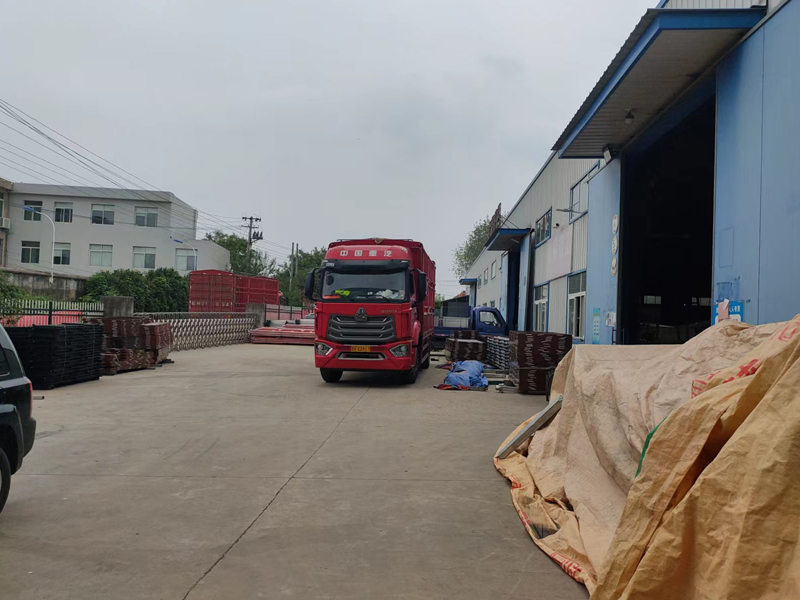 金用護欄2022年9月3日鋅鋼百葉窗裝車發貨! 金用護欄2022年9月3日鋅鋼百葉窗裝車發貨!