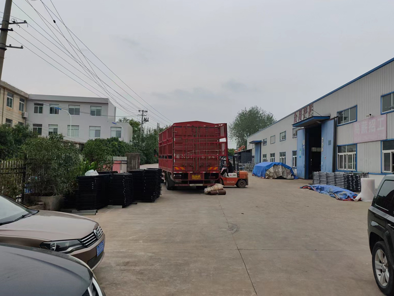 金用護欄2022年9月5日鋅鋼飄窗護欄裝車發貨！