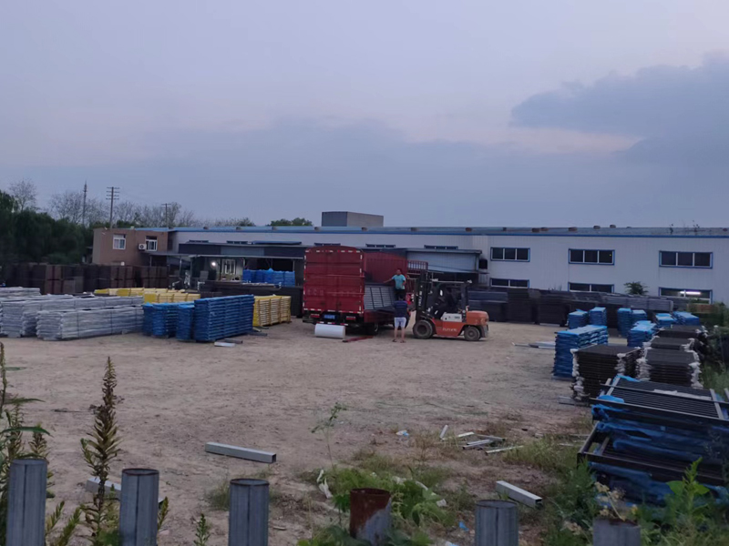 金用護欄2022年9月20日鋅鋼百葉窗裝車發貨! 金用護欄2022年9月20日鋅鋼百葉窗裝車發貨!